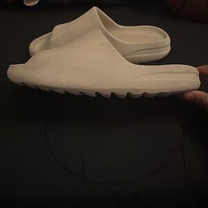 Yeezy Slides Size 9 | With NO BOX